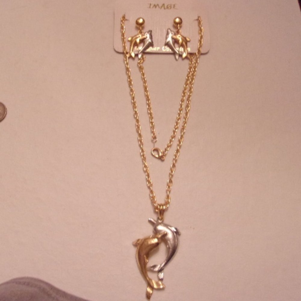 NWT BEAUTIFUL DOLPHIN NECKLACE/EARRINGS. TUB1-6